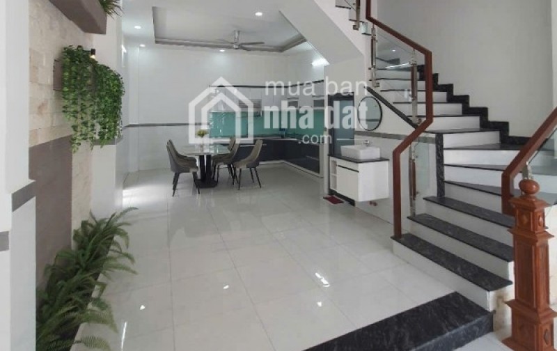 Bán nhà góc 2 mặt tiền đường 11 trường thọ thủ đức TPHCM.Lh 0909428959.
