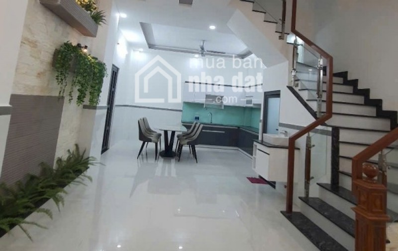 Bán nhà góc 2 mặt tiền đường 11 trường thọ thủ đức TPHCM.Lh 0909428959.