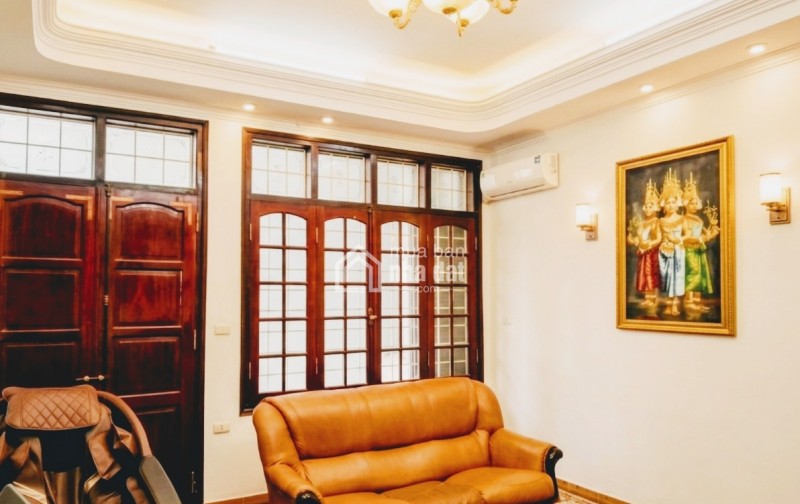 Biệt thự 133m2 phố Hoàng Văn Thái, 2 mặt thoáng, view hồ Đầm Hồng
