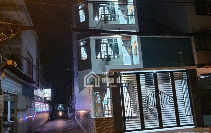 Bán nhà góc 2 mặt tiền đường 11 trường thọ thủ đức TPHCM.Lh 0909428959.