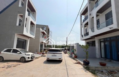 Bán gấp 120m2 đất KDC nhà liền kề - sát bv Hoàn Mỹ & UBND p.Chánh Hiệp